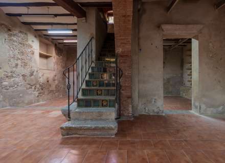 Building for sale in the pedestrian and commercial center of Figueres with high investment potential.7