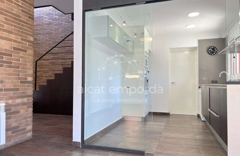 Excellente maison avec piscine privée dans un quartier très calme de Sant Pere Pescador.7