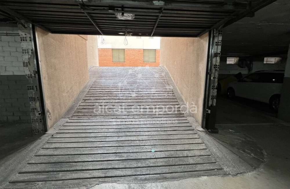 Es ven plaça de pàrquing al centre de Figueres4