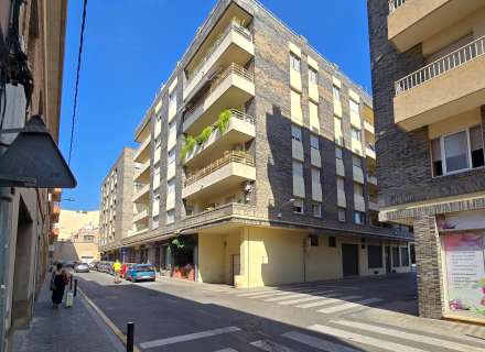 Oportunidad plaza de aparcamiento en venta en el centro de Figueres0