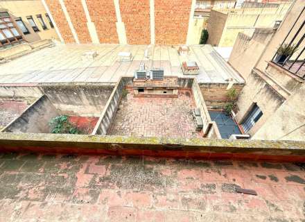 Edificio en venta en Figueres (Calle Peralada).9