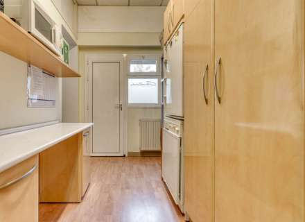 Oportunidad Local comercial a 200 metros del centro peatonal de Figueres ideal para despacho profesional.9