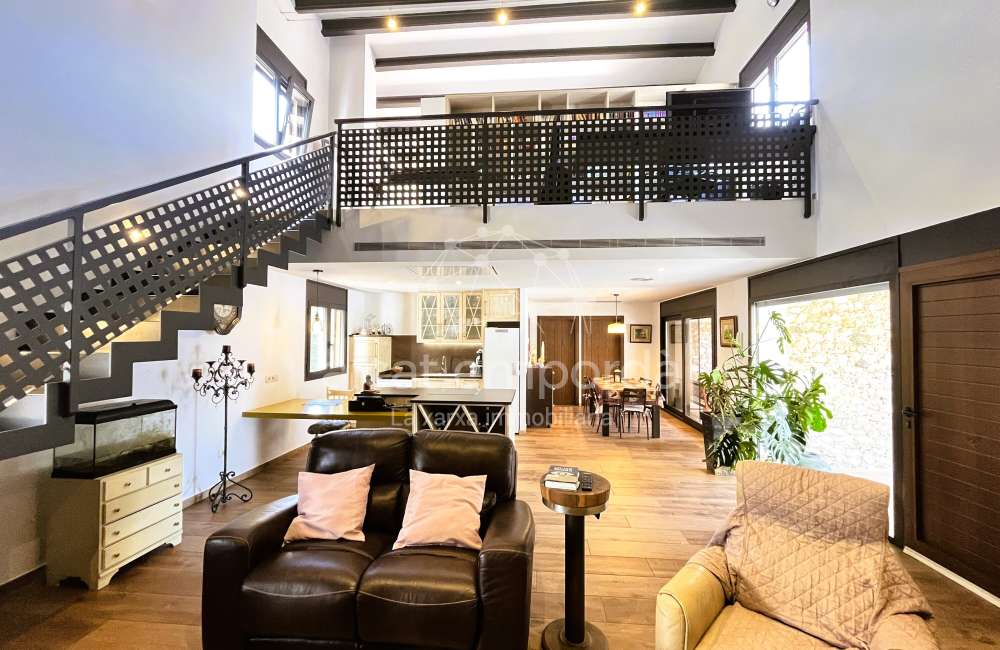 Maison moderne avec jardin et fort potentiel à Pontós.6