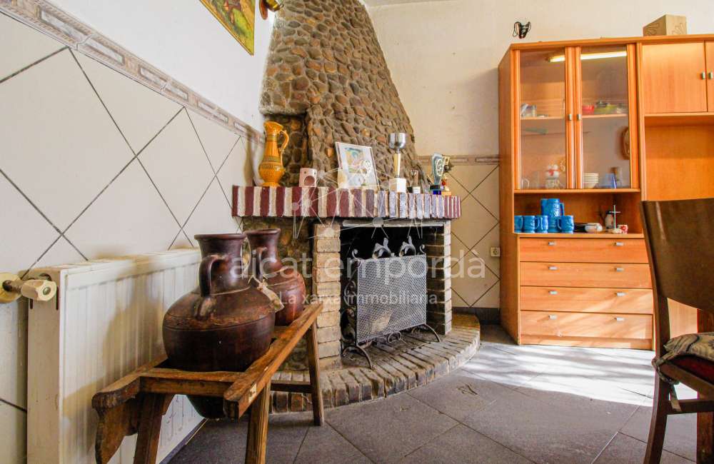 Casa cantonera amb gran terrassa i garatge a Cabanes3
