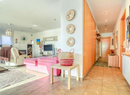 A Sta Llogaia privacitat, llum natural, espai a l’aire lliure... 396 m2 útils més 400 m2 de terreny 100% edificable.35