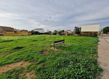 Grand terrain double de 1604m2 pour construire votre maison avec piscine et jardin parfait. Une offre spéciale !1