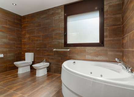 Magnifique maison moderne à Pau, située dans un quartier calme et privé de la Costa Brava.31