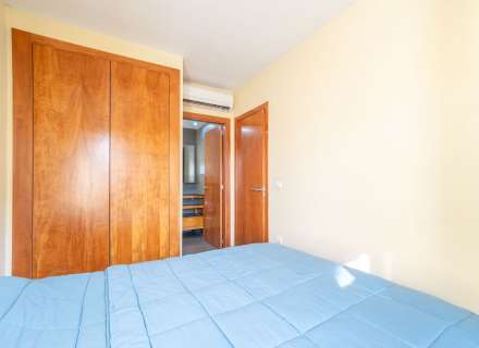 Apartament modern amb piscina comunitària i plaça d'aparcament.9