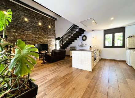 Maison moderne avec jardin et fort potentiel à Pontós.9