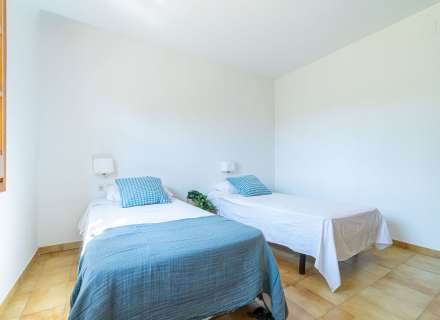 Maison/villa individuelle de style rustique, située à Bon Relax, à Sant Pere Pescador, à 1 km de la mer.25