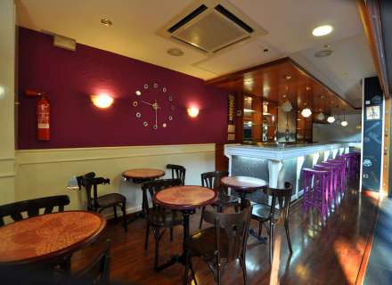 Local comercial totalment equipat a la venda en una ubicació fantàstica a Figueres.0