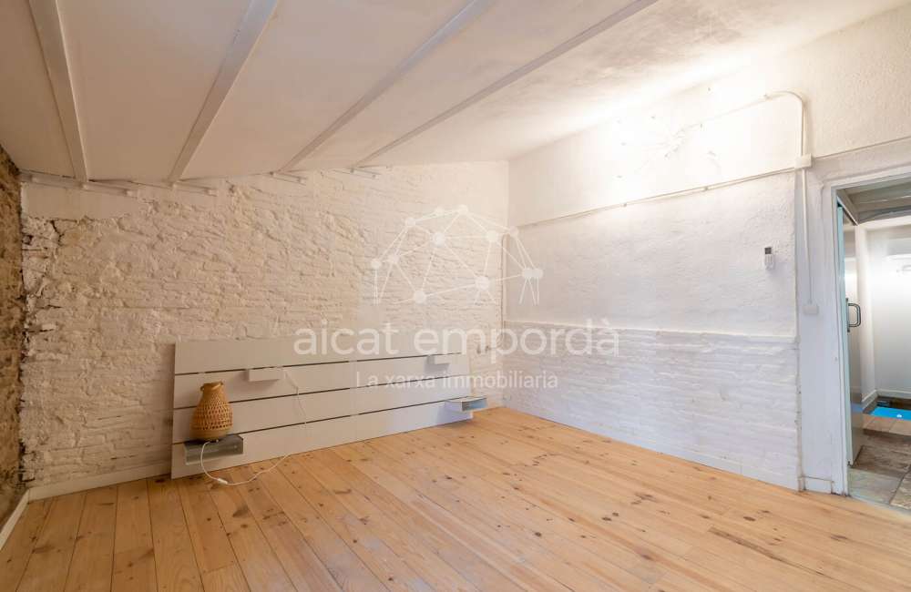 Bonita casa parcialmente reformada.8