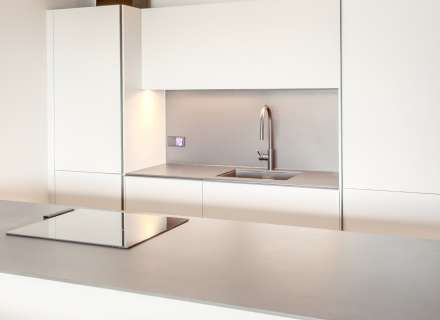 Apartment on the seafront. Avda De Rhodes20