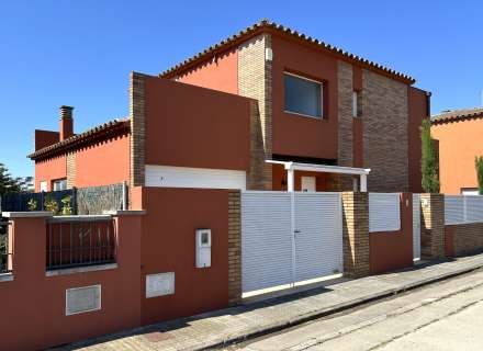 Excel · lent casa amb piscina privada en una zona molt tranquil · la a Sant Pere Pescador.1