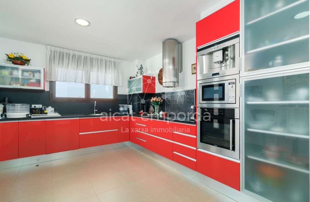 Magnífica casa moderna en Pau, ubicada en una zona tranquila y privada de la Costa Brava.25