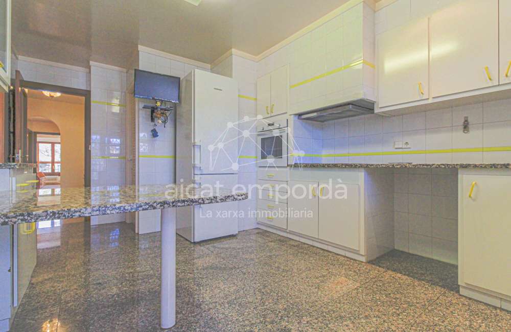 ¿Buscas una casa en Figueres con dos viviendas independientes?27