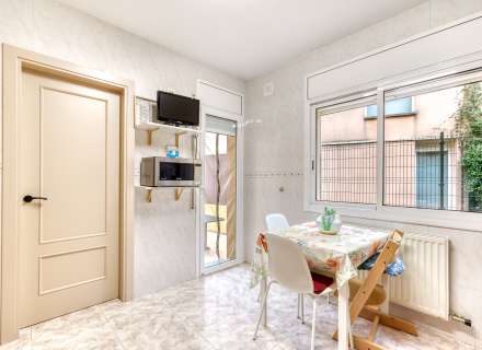 Vilafant : une maison mitoyenne d’angle avec jardin, terrasse et de l’espace pour profiter de la vie6