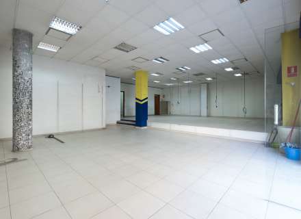 Oportunitat Local comercial de 150 m² a prop del centre a Figueres.2