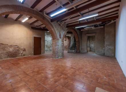 Excellente opportunité de local commercial au centre de Figueres avec un emplacement privilégié.6