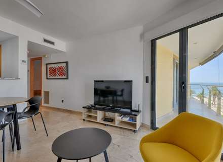 Ático en 1º línea con solárium, preciosas vistas y licencia turística.18