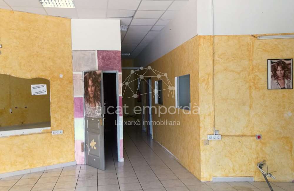 Ampli local comercial a peu de carrer4