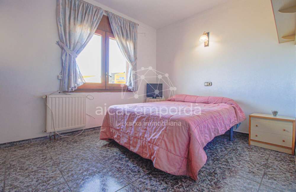 Casa cantonera amb gran terrassa i garatge a Cabanes21