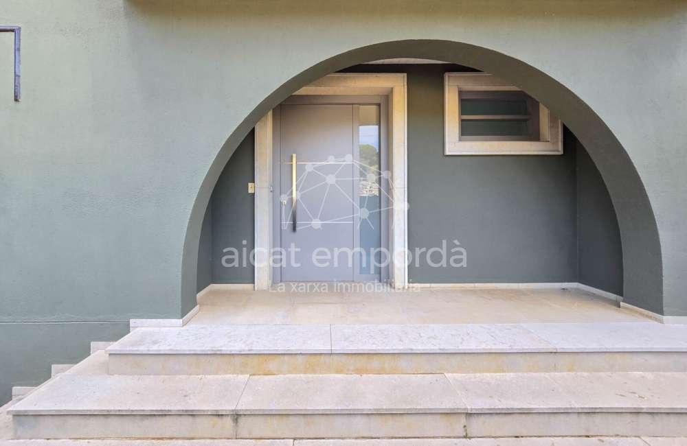 Casa de alto standing en La Jonquera: lujo entre montañas con piscina privada climatizada y vistas espectaculares2