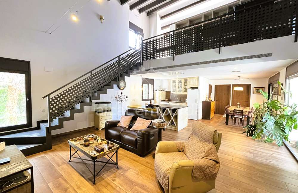 Maison moderne avec jardin et fort potentiel à Pontós.3