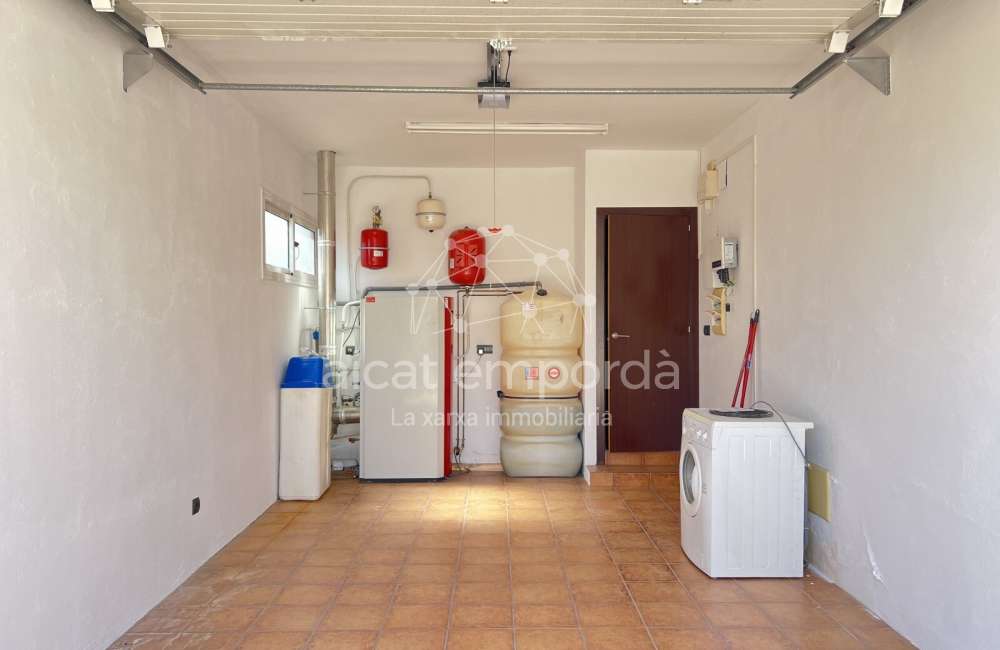 Excellente maison avec piscine privée dans un quartier très calme de Sant Pere Pescador.48