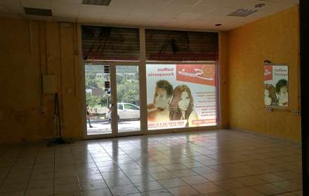 Amplio local comercial a pie de calle