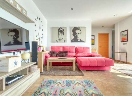 A Sta Llogaia privacitat, llum natural, espai a l’aire lliure... 396 m2 útils més 400 m2 de terreny 100% edificable.2