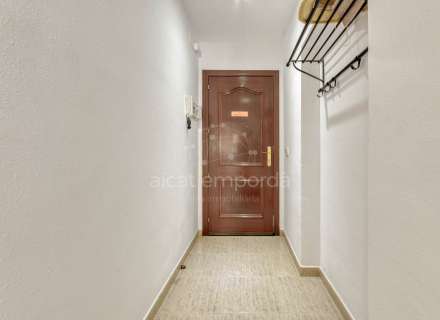 Gran apartament de 3 dormitoris amb boniques vistes a la muntanya a minuts de la platja.7