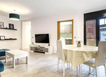 Amb llicencia Turística. Edifici Panna. Avda Salvador Dalí.15