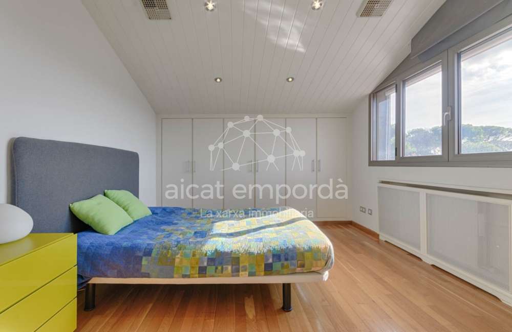 Casa de alto standing en La Jonquera: lujo entre montañas con piscina privada climatizada y vistas espectaculares42