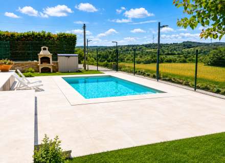 Maison à vendre à Bàscara avec piscine, jardin et grand terrain de 525 m²1