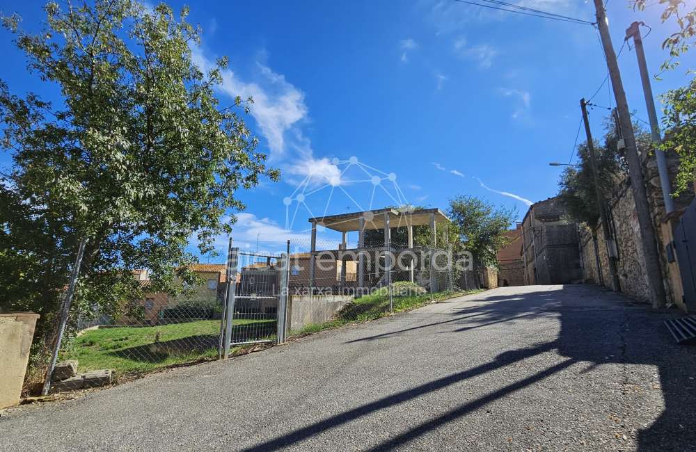 Parcel·la en venda dins del poble2