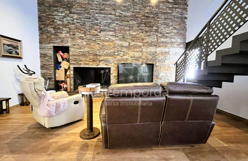 Maison moderne avec jardin et fort potentiel à Pontós.8