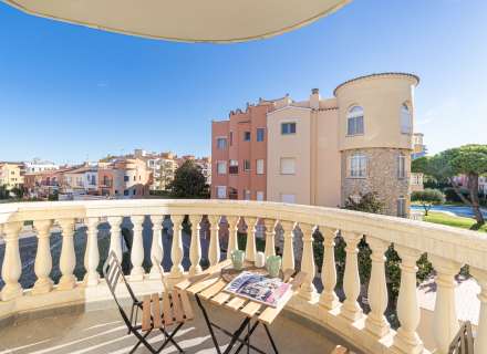 Modern apartment with communal swimming pool and parking space.27