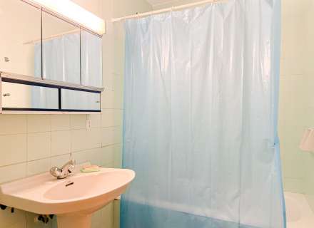 Piso de 4 habitaciones con balcón en Creu de la Ma12