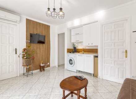 Vous recherchez un endroit paisible à Roses, proche de la nature et réunissant tout le confort nécessaire pour en profiter tout au long de l'année ? Cet appartement mérite votre attention.5