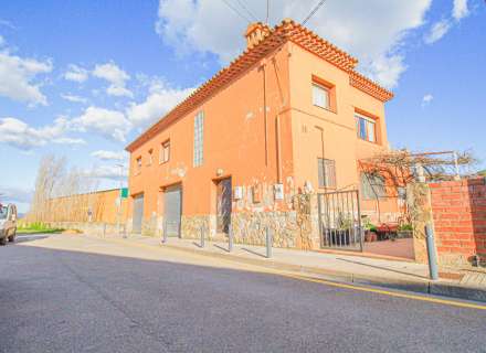 Casa cantonera amb gran terrassa i garatge a Cabanes41