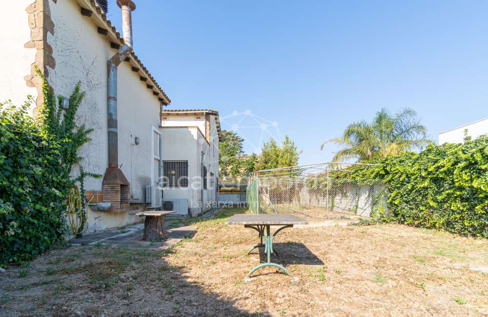 Maison/villa individuelle de style rustique, située à Bon Relax, à Sant Pere Pescador, à 1 km de la mer.52