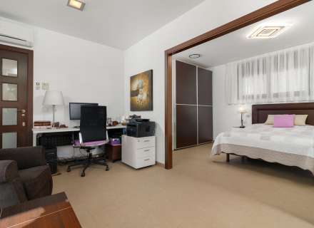 Magnifique maison moderne à Pau, située dans un quartier calme et privé de la Costa Brava.30