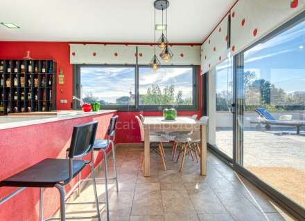 A Sta Llogaia privacitat, llum natural, espai a l’aire lliure... 396 m2 útils més 400 m2 de terreny 100% edificable.6