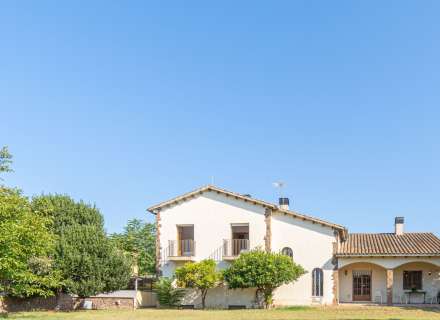 Maison/villa individuelle de style rustique, située à Bon Relax, à Sant Pere Pescador, à 1 km de la mer.1