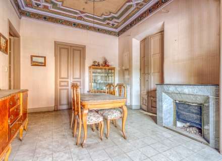 Building ideal for a small hotel, shopping center, or apartment building. Figueres Center. We have a summary of the current plan (PGOU).8