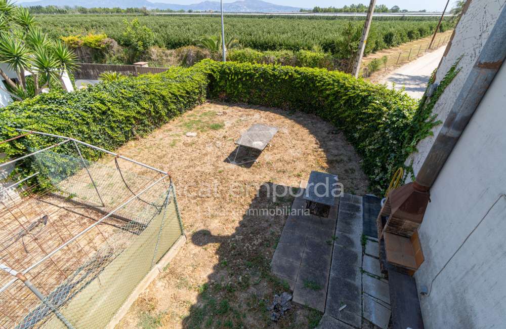 Maison/villa individuelle de style rustique, située à Bon Relax, à Sant Pere Pescador, à 1 km de la mer.54