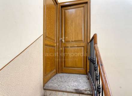 Building ideal for a small hotel, shopping center, or apartment building. Figueres Center. We have a summary of the current plan (PGOU).21