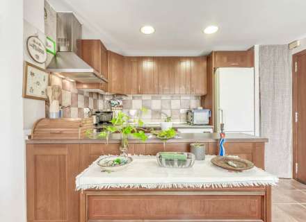 Pis lluminós amb vista al mar al Far de Roses8