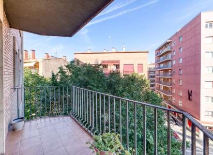 En la Plaza Creu de la Mà. Alquilado hasta Febrero de 2028. .18